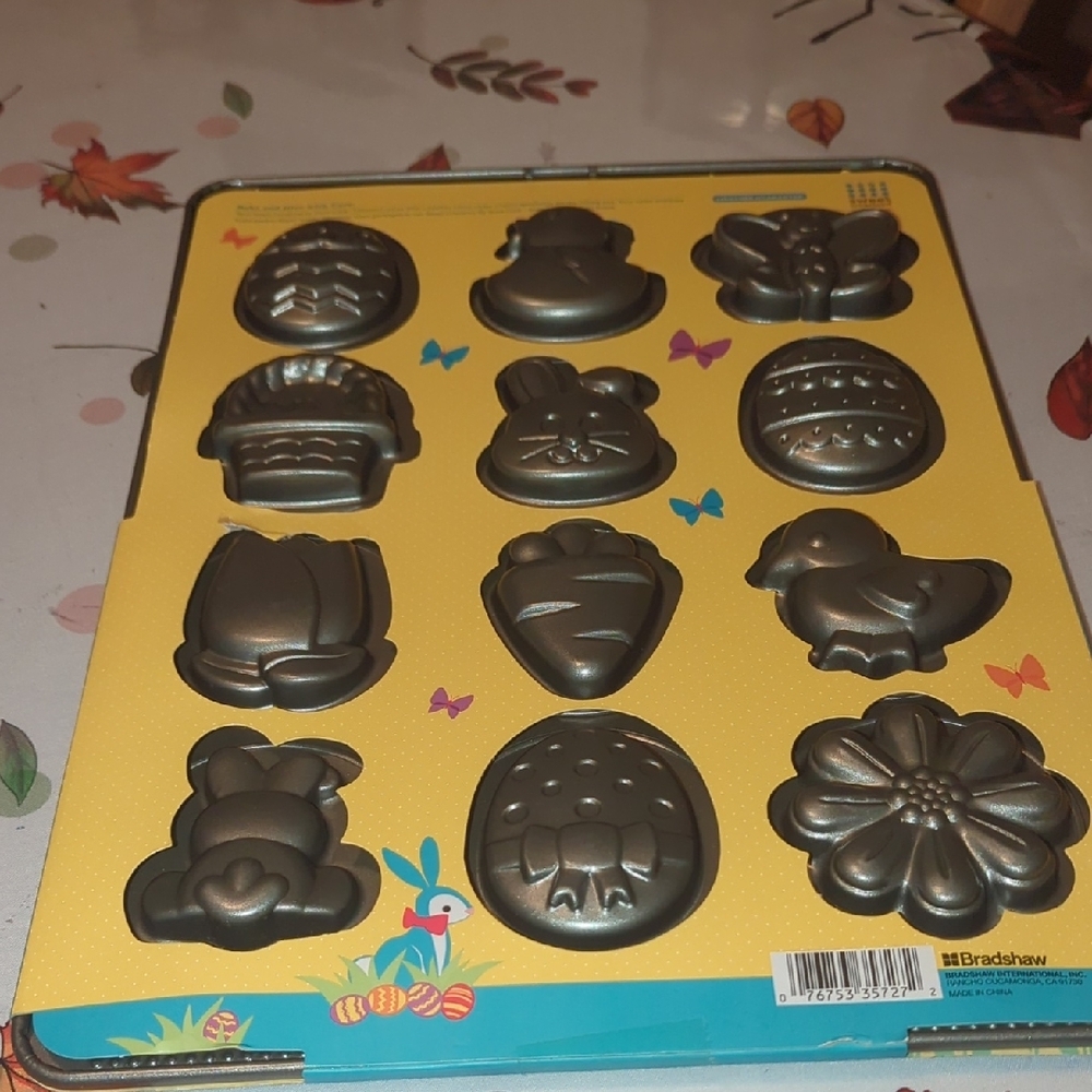 Spring Cookie Pan with Fun Shapes - Picture 5 of 5